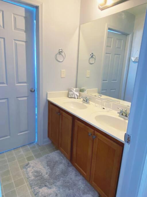 Entire Home Downtown Atl! Walk To Gwcc And More! Atlanta Exterior photo